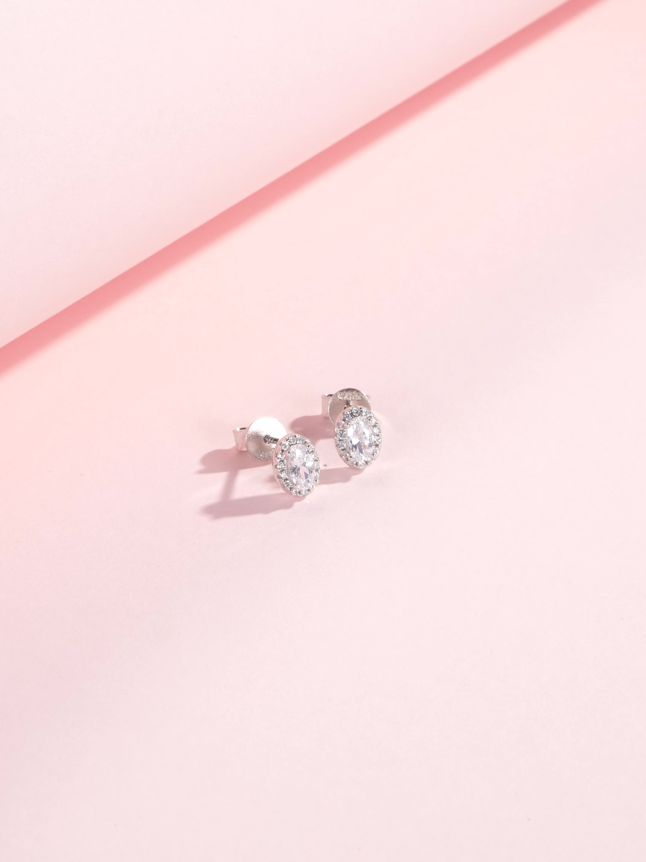 עגילים אובליים צמודים כסף 925 משובץ אבני זירקוניה