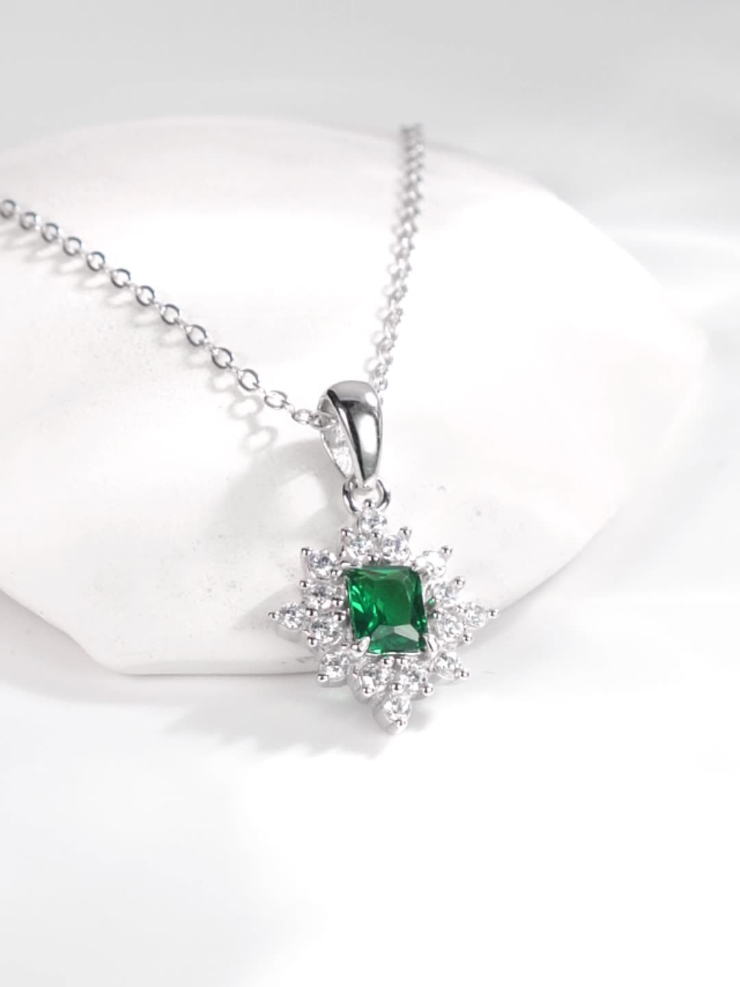 שרשרת תליון ירוק כסף 925 משובץ אבני זירקוניה