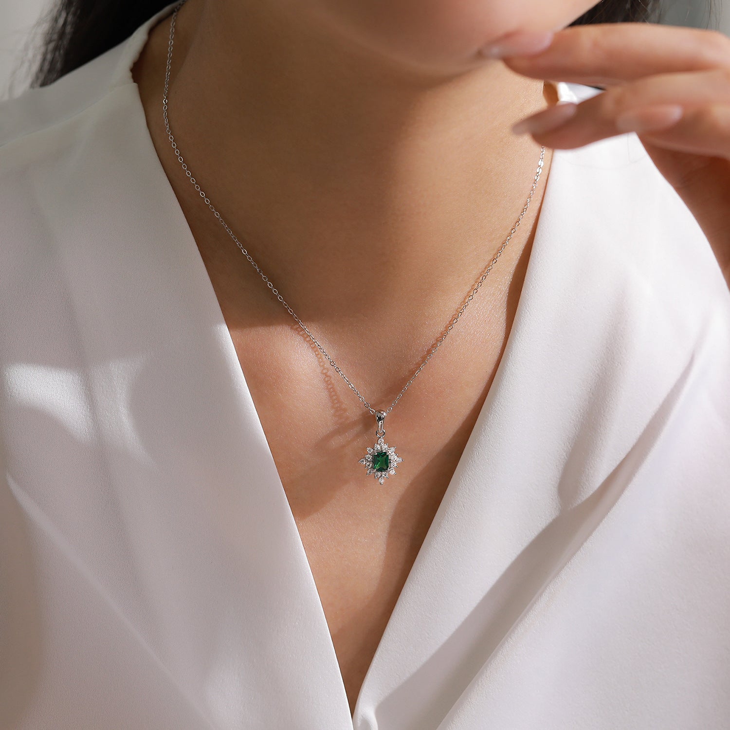 שרשרת תליון ירוק כסף 925 משובץ אבני זירקוניה