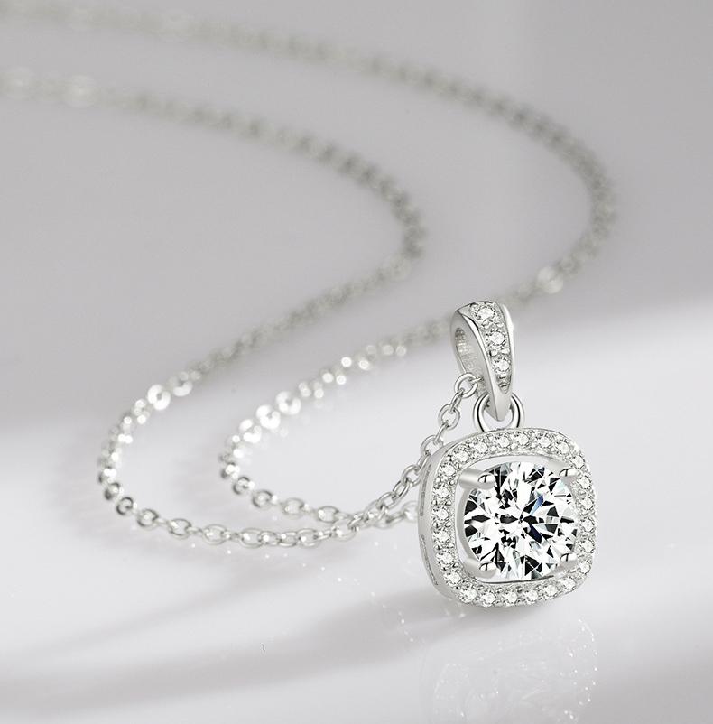 שרשרת עם תליון מרובע כסף 925 משובץ אבני זירקוניה